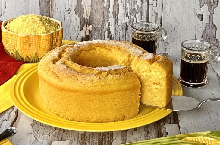 Bolo de milho com farinha de milho