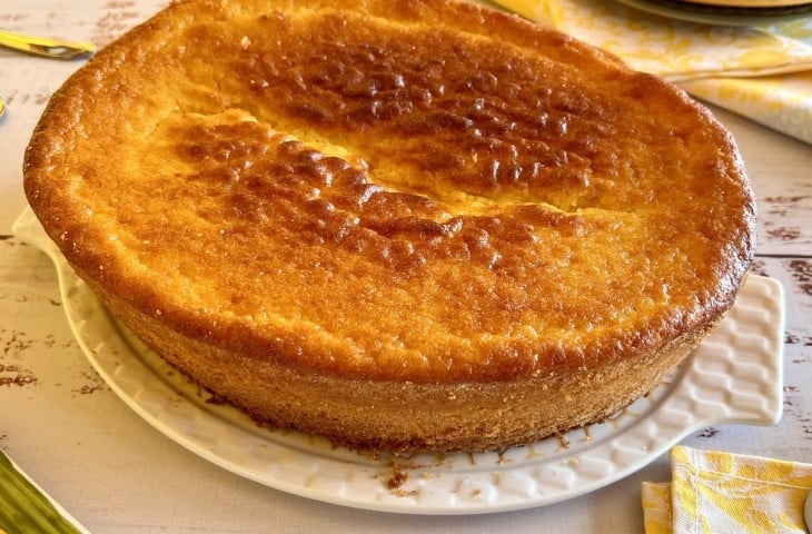 Bolo de milho com queijo cremoso