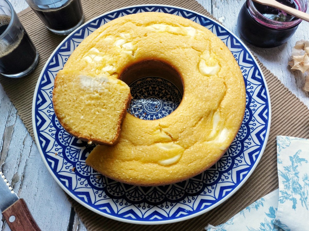 Bolo de milho com requeijão