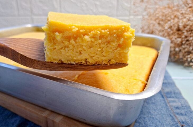 Bolo de milho cremoso com leite condensado