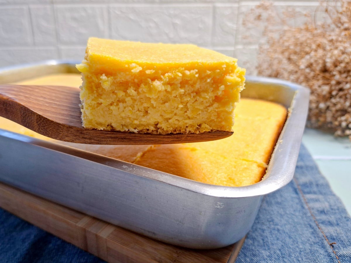 Bolo de milho cremoso com leite condensado