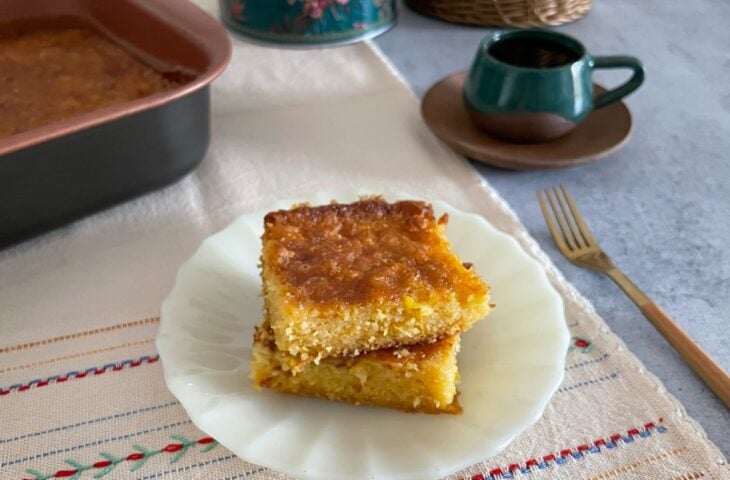 Bolo de milho de latinha com flocos