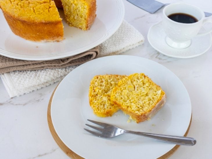 Bolo de milho fit servido.