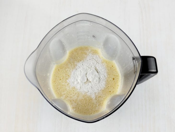 Fermento adicionado no copo do liquidificador.