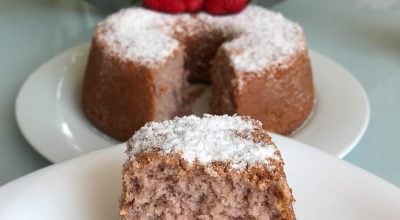 Bolo de morango com aveia