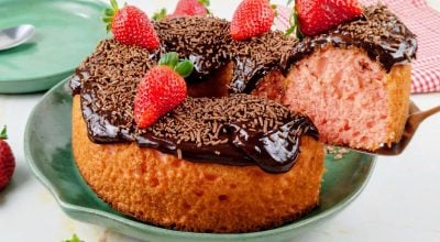 Bolo de morango com chocolate