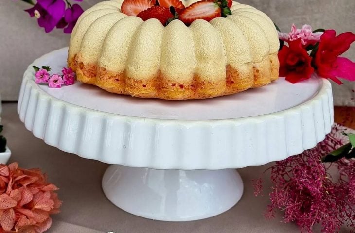 Bolo de morango e baunilha