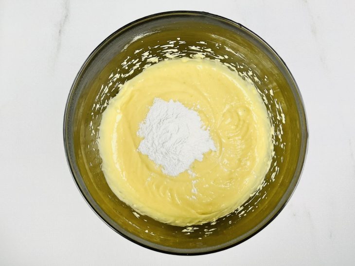 Fermento adicionado à massa.