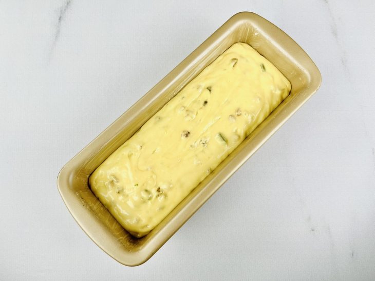 Massa despejada na forma.