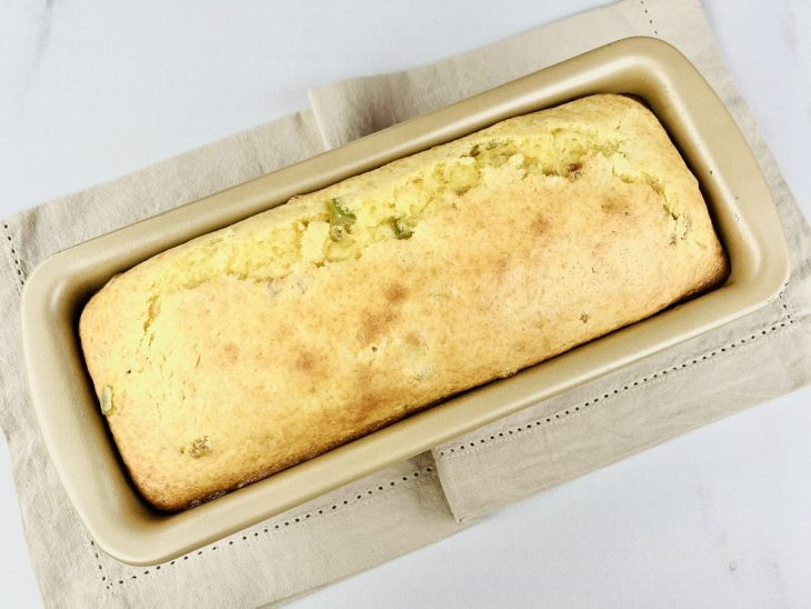 Bolo retirado do forno.