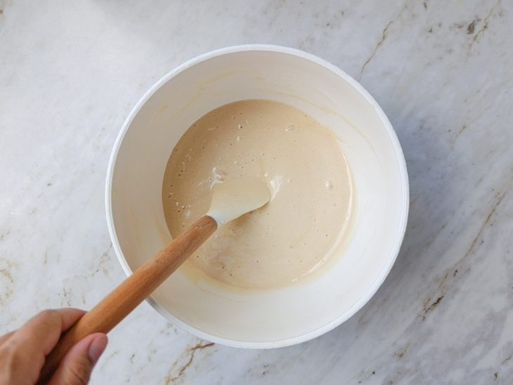 Farinha encoporada nos ingredientes.