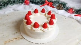 Bolo de Natal decorado com chantilly