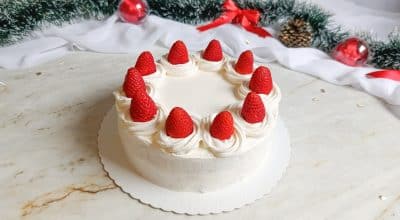 Bolo de Natal decorado com chantilly