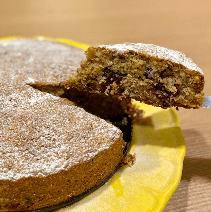 Bolo de nozes com amora