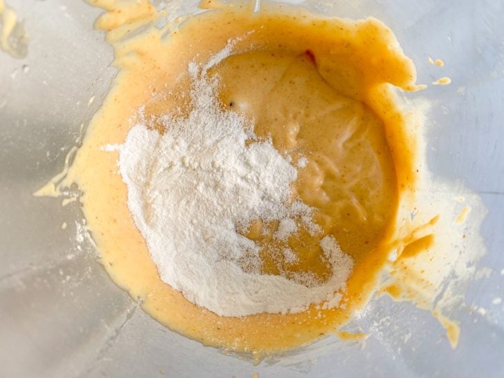 Fermento adicionado no liquidificador para bater.