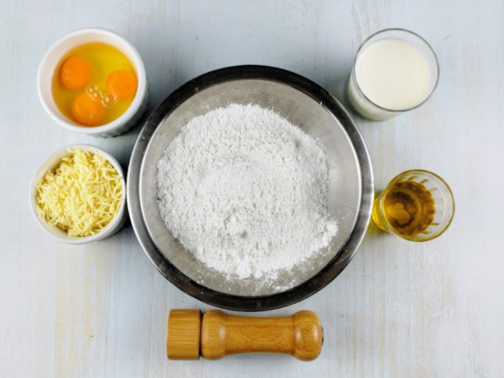 Ingredientes reunidos na bancada.