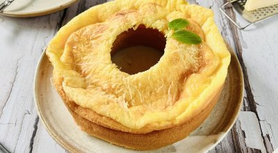 Bolo pão de queijo recheado com requeijão