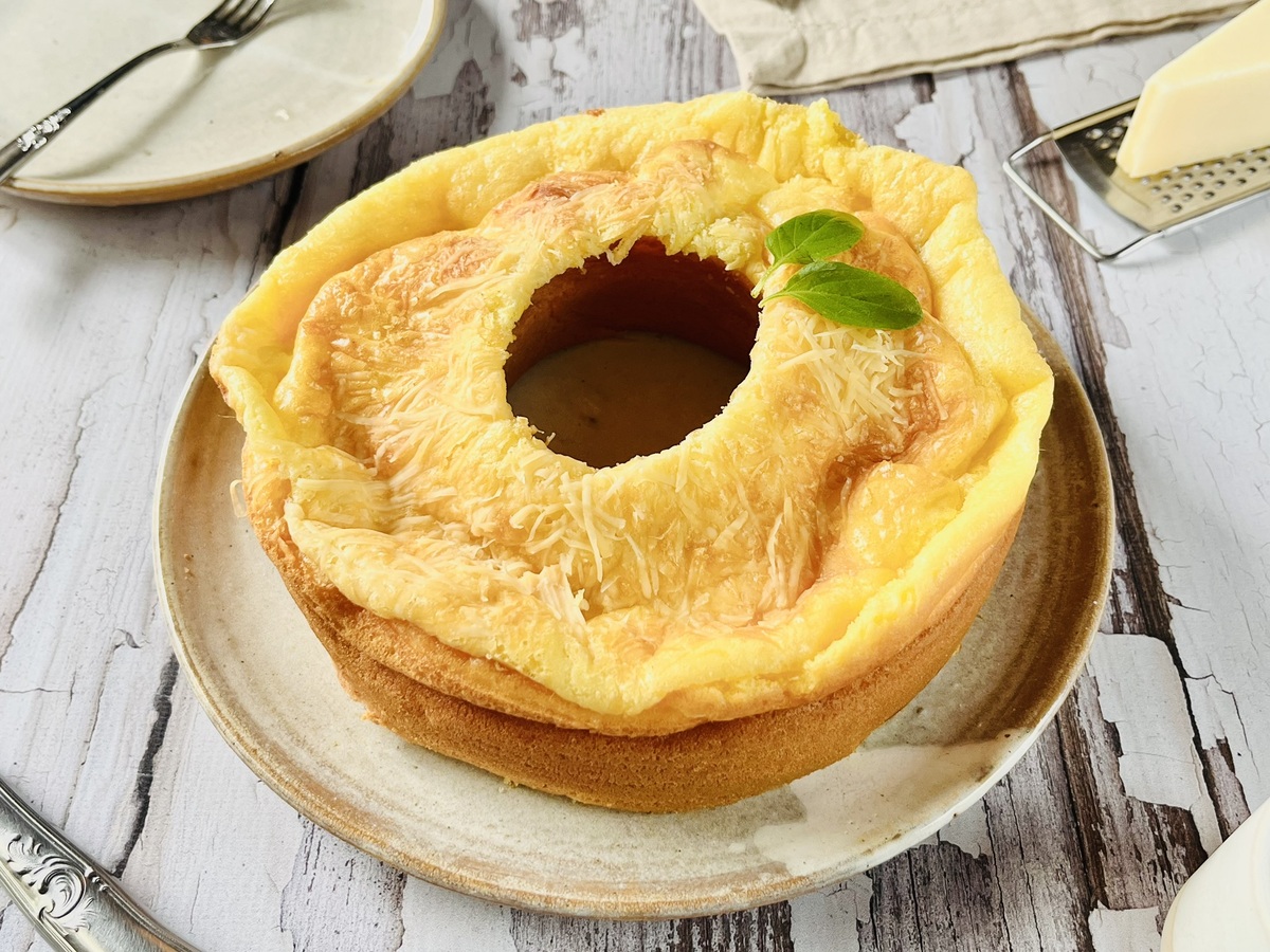 Bolo pão de queijo recheado com requeijão