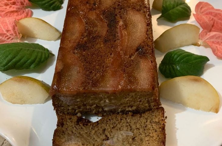Bolo de pera com canela