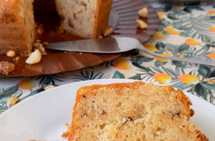 Bolo de pera com castanha-do-pará⁣