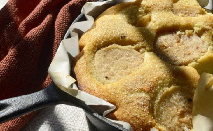 Bolo de peras carameladas