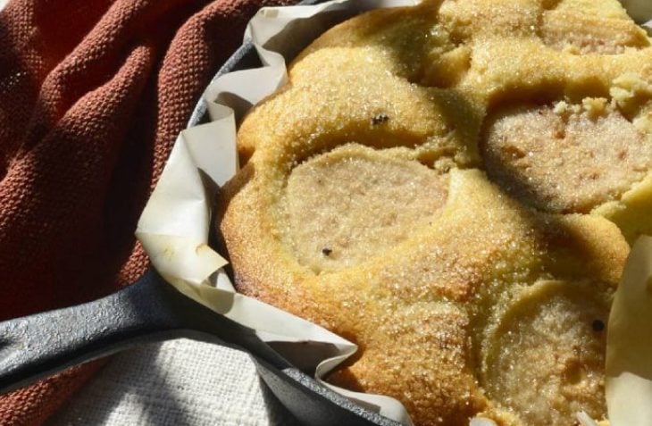 Bolo de peras carameladas