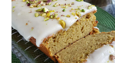 Bolo de pistache com abacate e limão