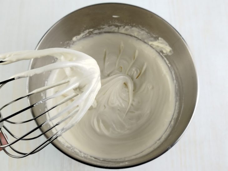 Emulsificante adicionado na tigela.