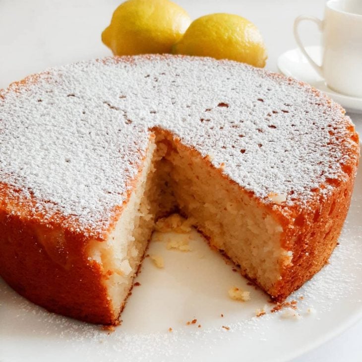 Bolo de ricota com limão