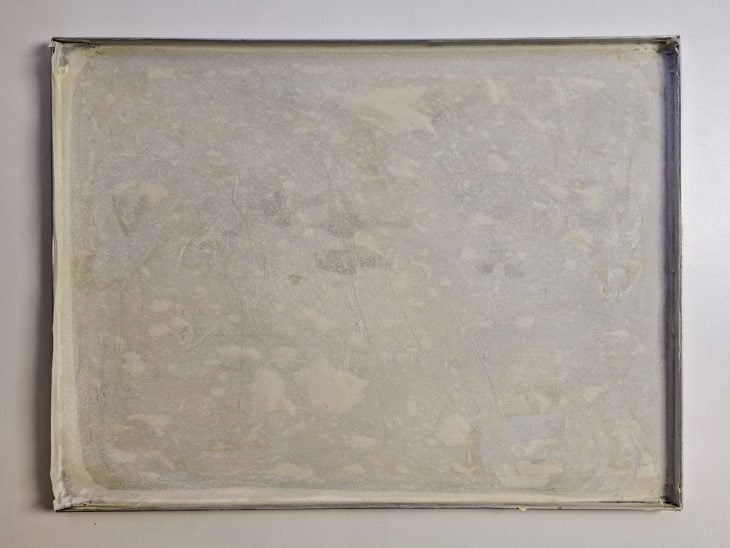 Forma untada e com papel-manteiga.