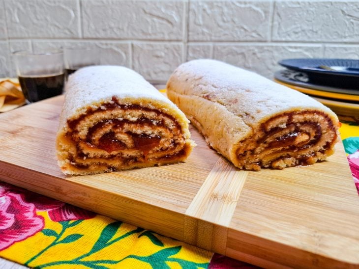 Bolo de rolo pronto para consumo.