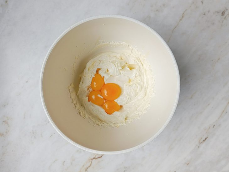 Gemas adicionadas na tigela.