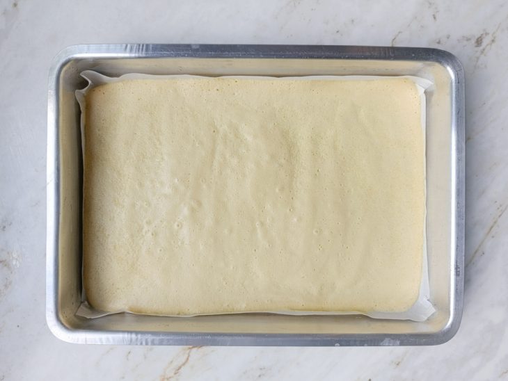 Massa assada na assadeira.