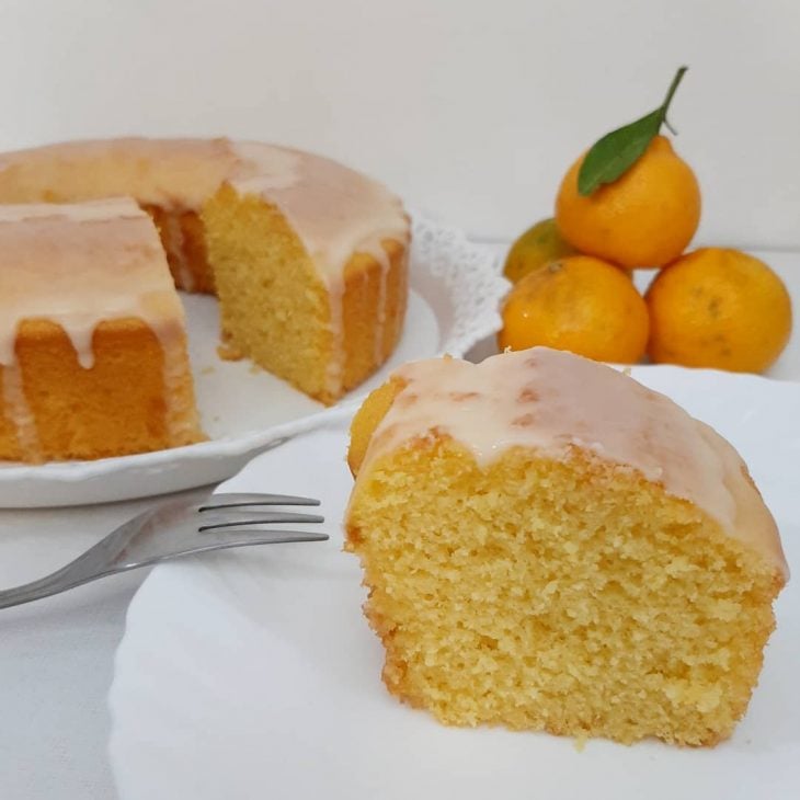 Bolo de tangerina com calda