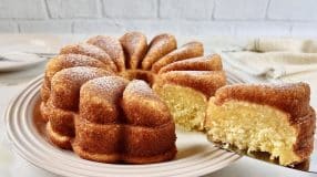 Bolo de tapioca com coco