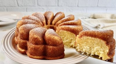 Bolo de tapioca com coco