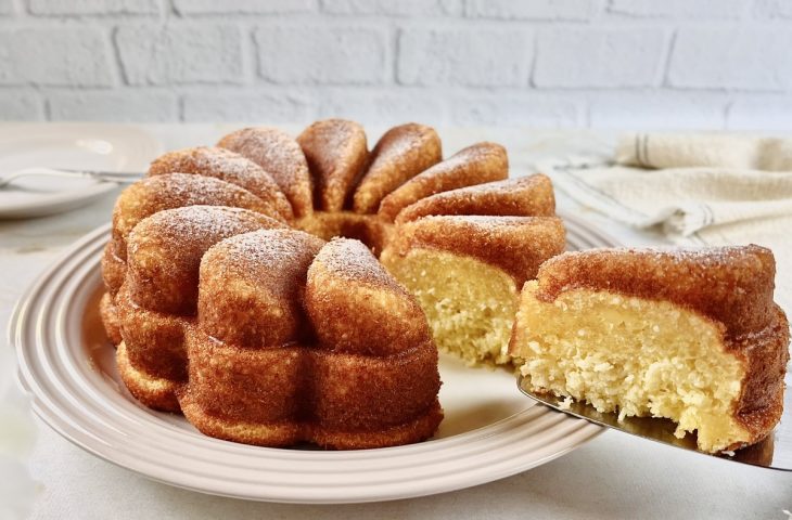 Bolo de tapioca com coco