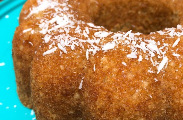Bolo de tapioca e coco