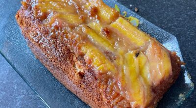 Bolo fit de banana caramelizada