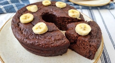 Bolo fit de banana com chocolate