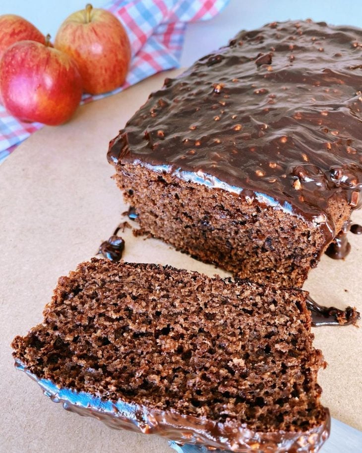 Bolo fit de chocolate com maçã