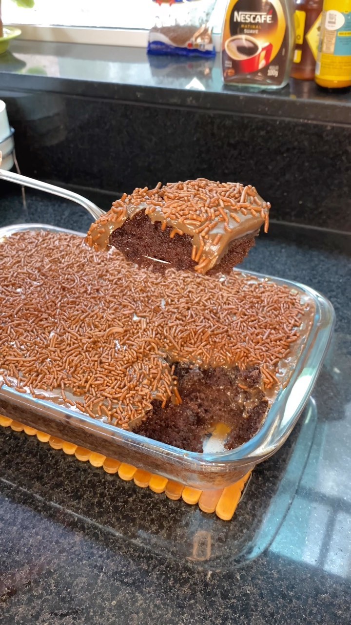 Bolo gelado de brigadeiro