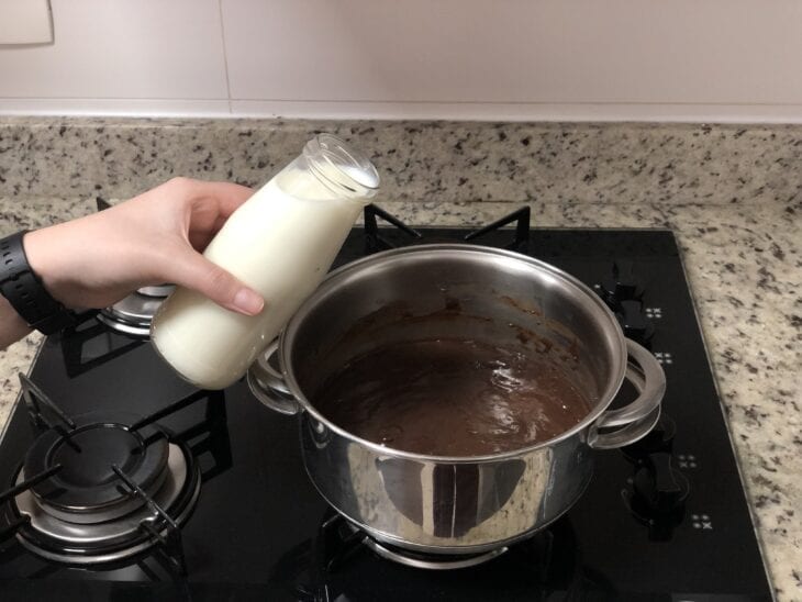 Bolo gelado de chocolate simples - Passo a Passo