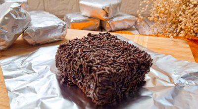 Bolo gelado de chocolate simples