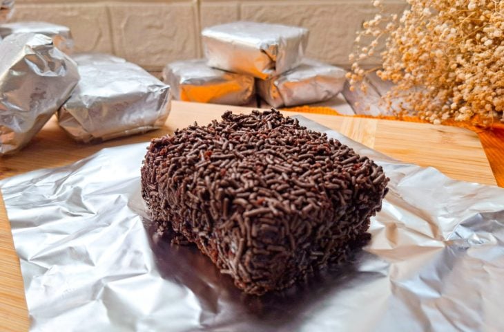 Bolo gelado de chocolate simples
