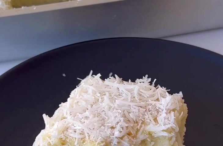 Bolo gelado de coco molhadinho