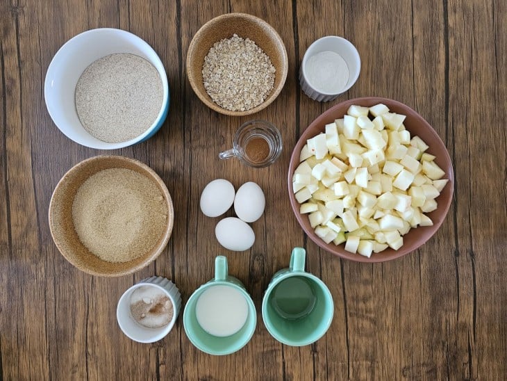 Ums bancada com os ingredientes da receita separados.