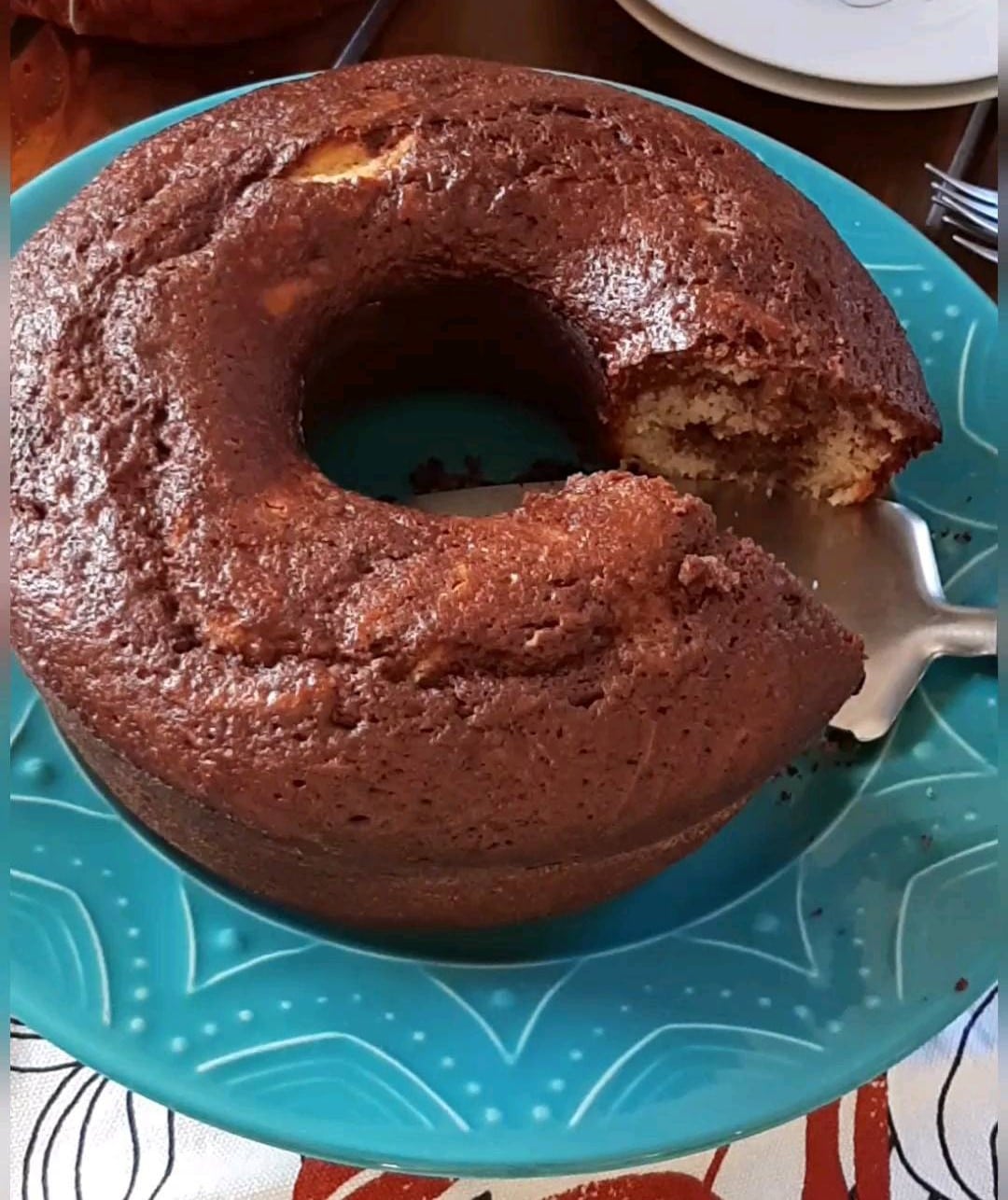 Bolo mesclado de iogurte com chocolate