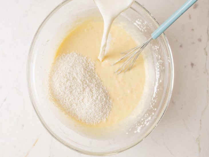 ingredientes secos misturados ao creme inicial.