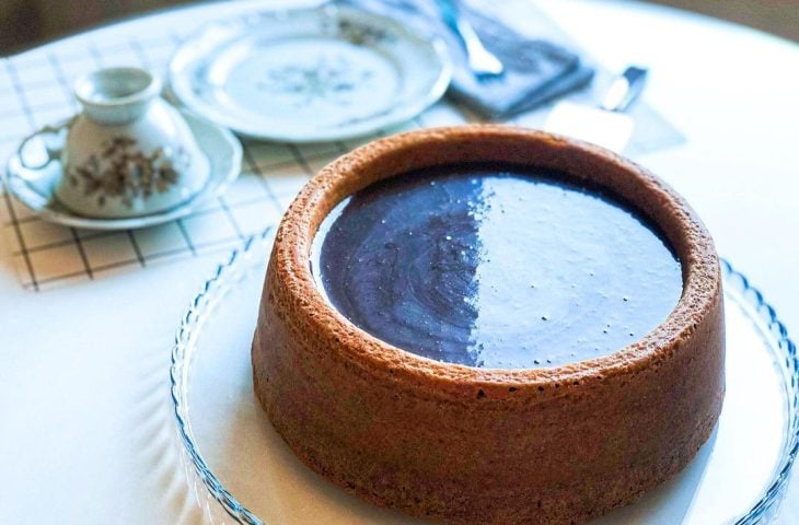 Bolo piscina de cappuccino